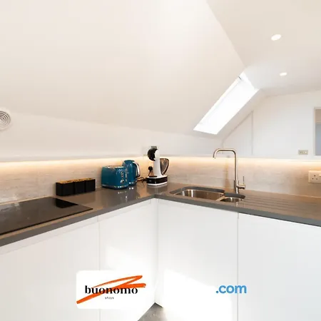 Two Bedroom Apartment At Buonomo Stays Short Lets & Serviced Accommodation London Exterior photo