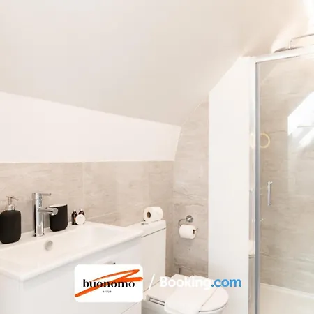 Two Bedroom Apartment At Buonomo Stays Short Lets & Serviced Accommodation London Exterior photo