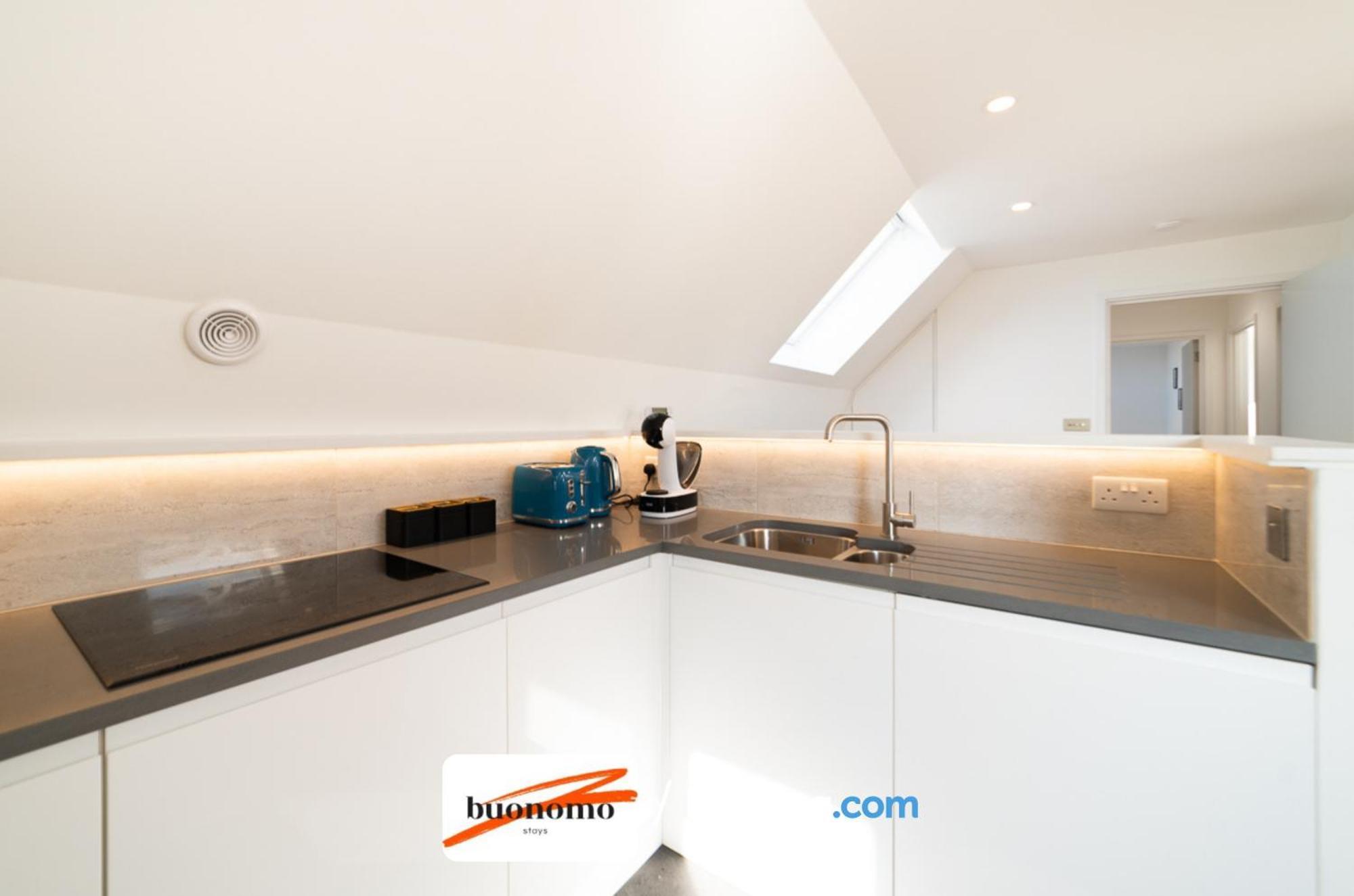 Апартаменты Two Bedroom At Buonomo Short Lets & Serviced Лондон