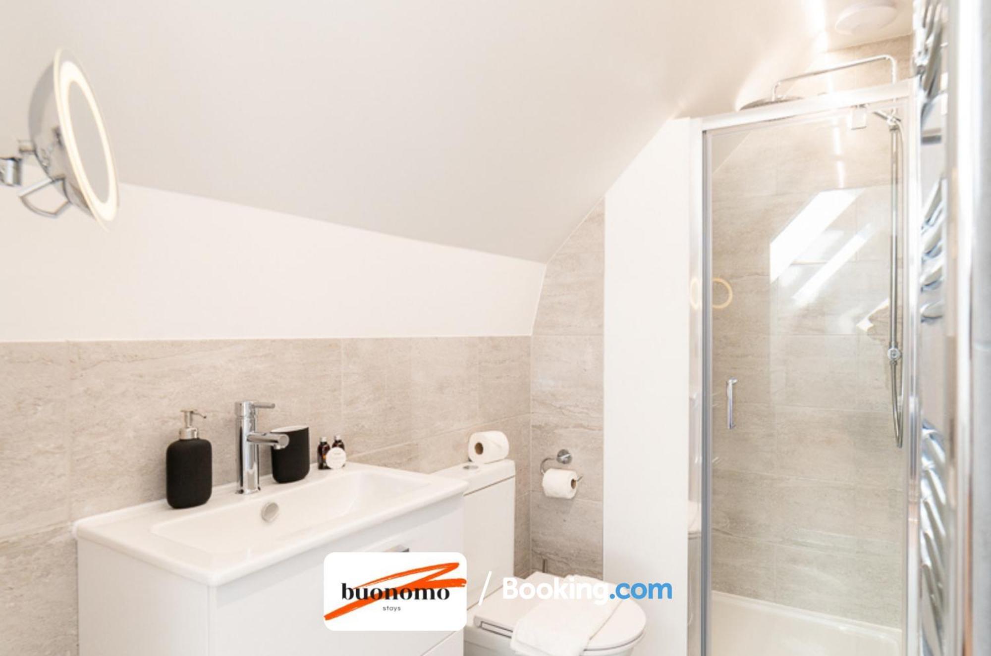 Two Bedroom At Buonomo Short Lets & Serviced * Лондон
