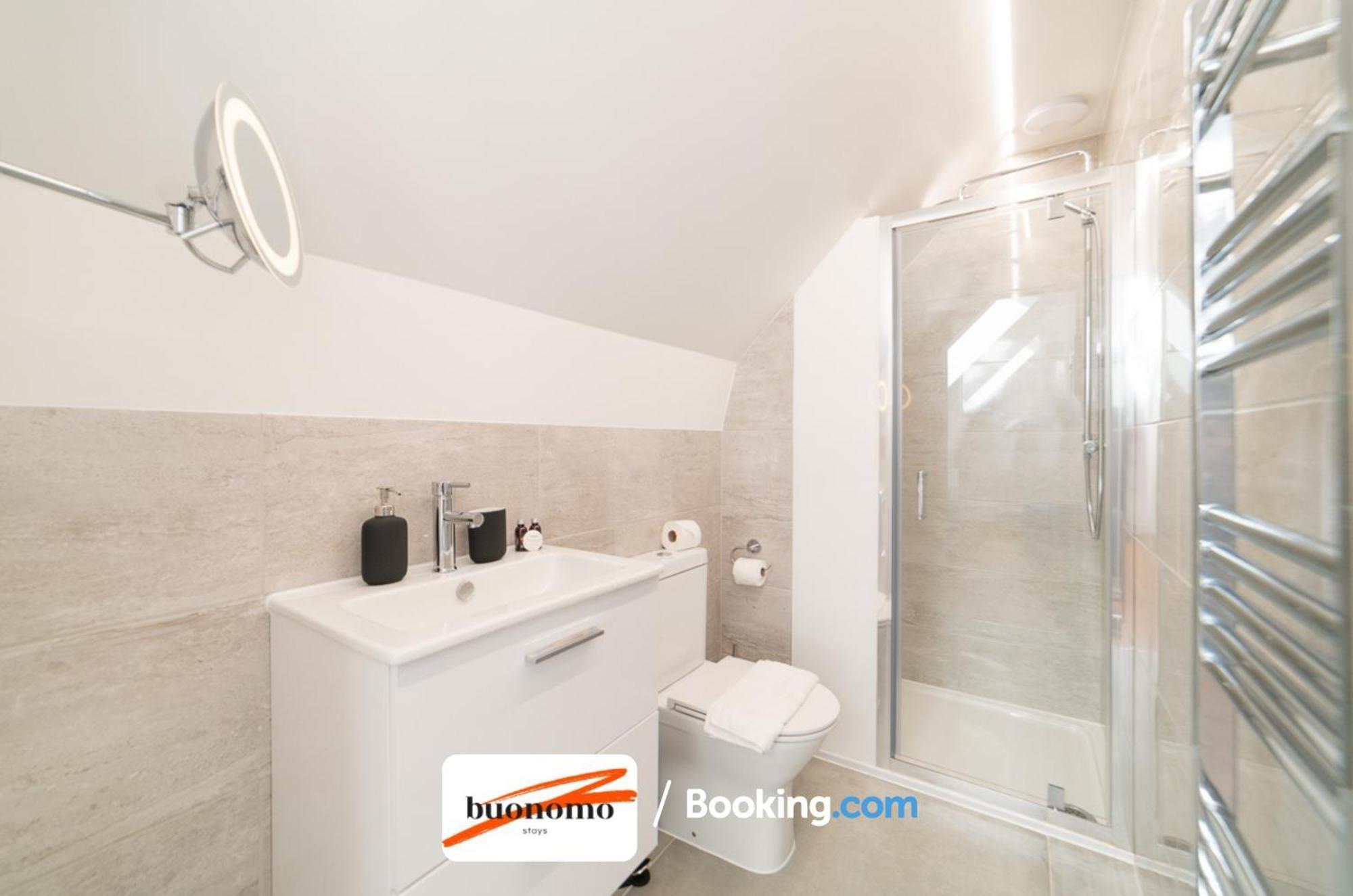 Апартаменты Two Bedroom At Buonomo Short Lets & Serviced