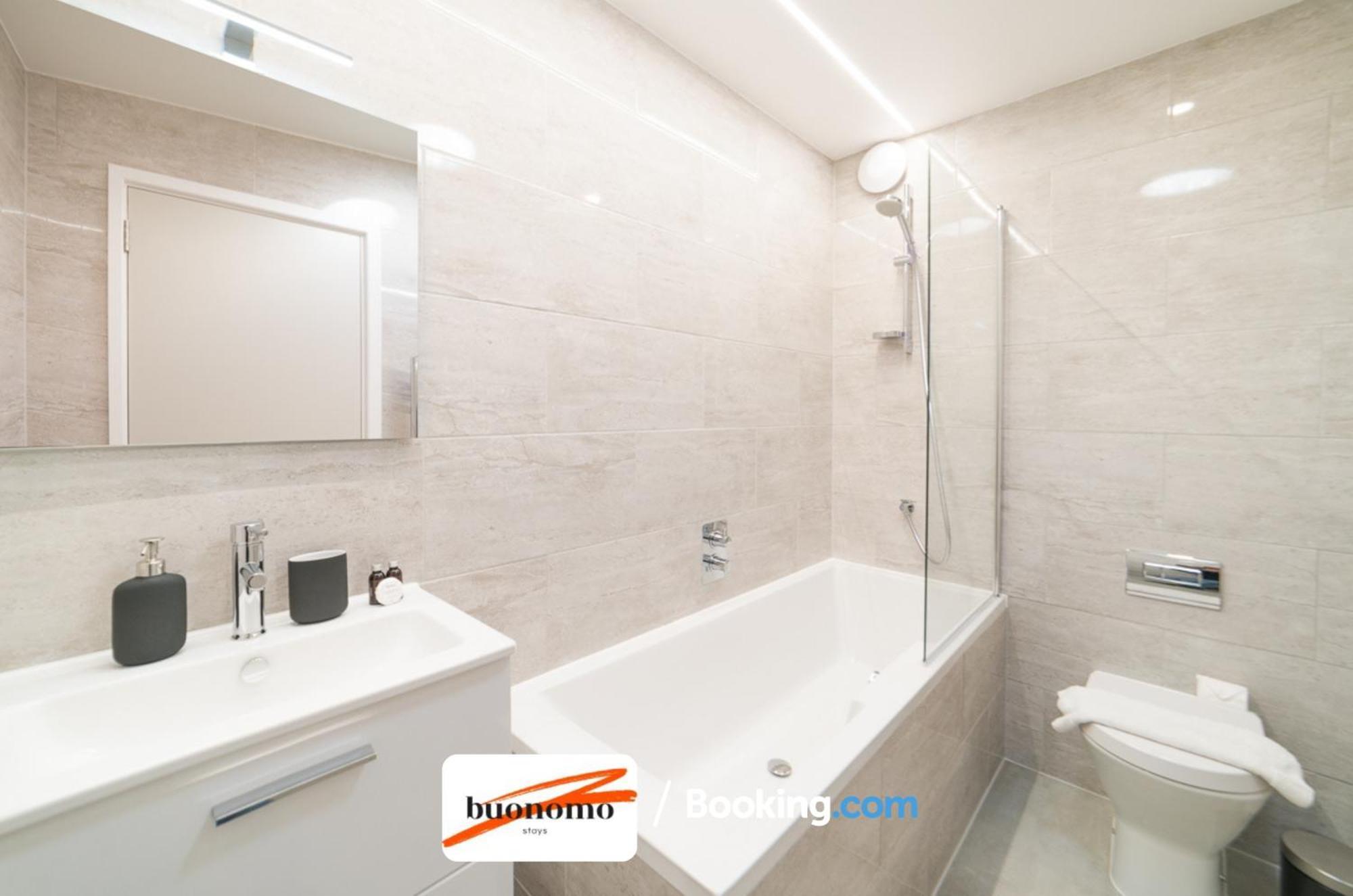 Two Bedroom At Buonomo Short Lets & Serviced Лондон
